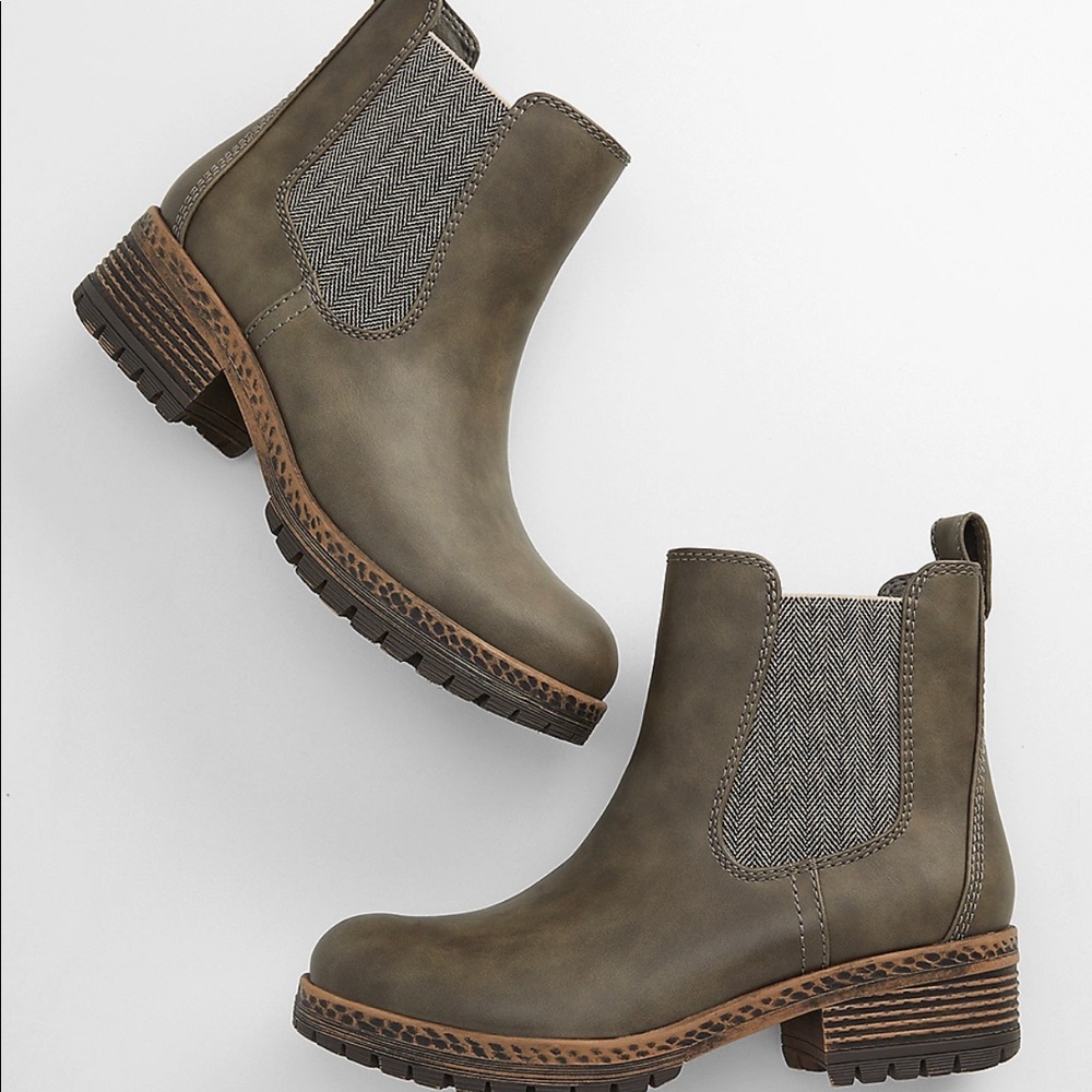 Anna Solid Chelsea Adventure Boots
